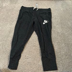 Nike capri sweats small